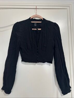 Elevated Black Long-Sleeve Cropped Blouse